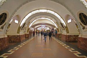 Выход на Московский вокзал в Санкт-Петербурге со станции Площадь Восстания